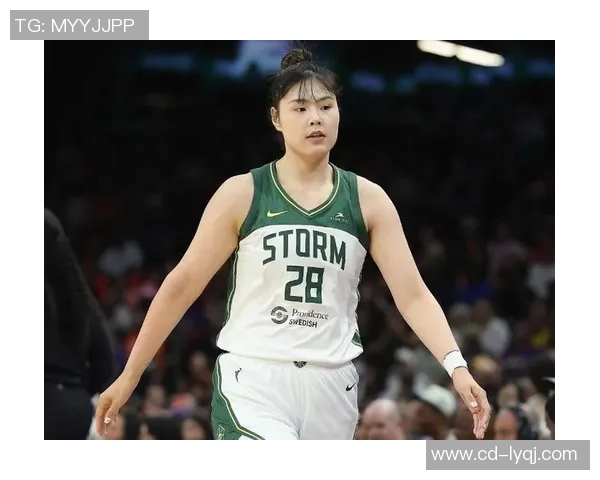 风暴队大胜夜李月汝表现出色但教练对一细节心存忧虑